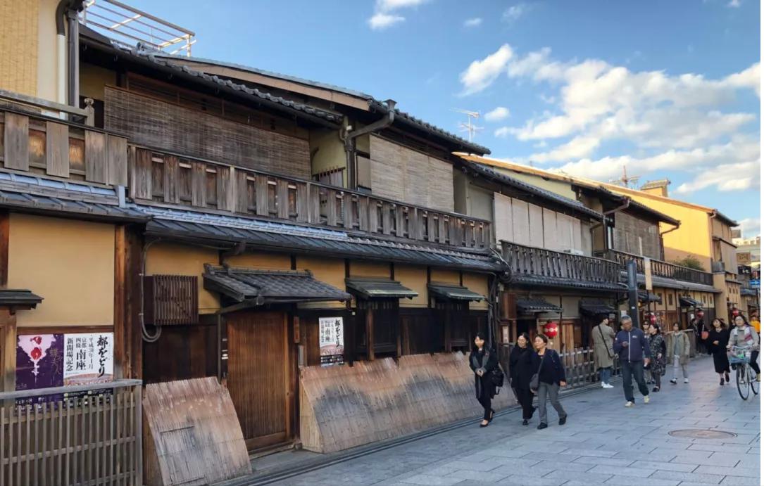 日本一个女生自己去旅游,女生日本独自旅行