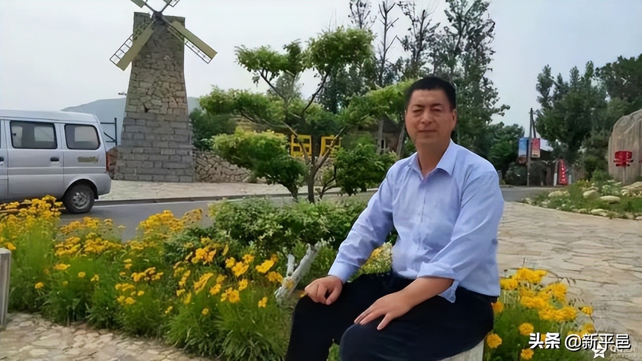 一个记者和小说家视频,一个记者采访一个农民的故事