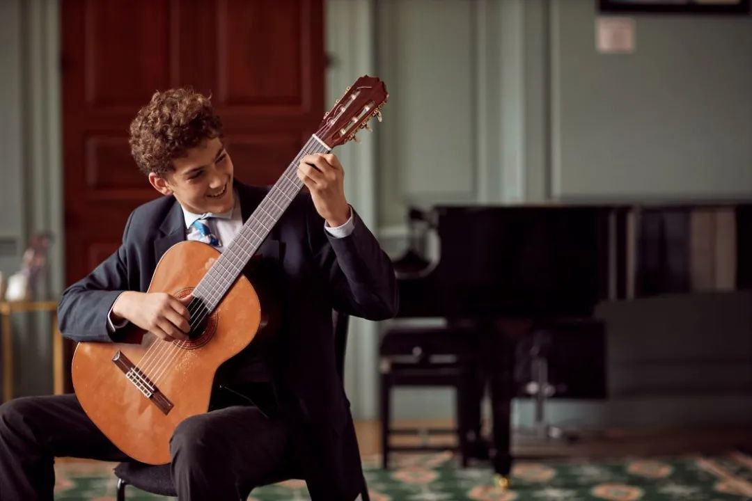 拉德利公学位置,拉德利公学纪录片