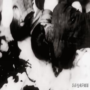 日军兽行：当着男人的面玷污了女儿，临走还残忍割下妻子乳房