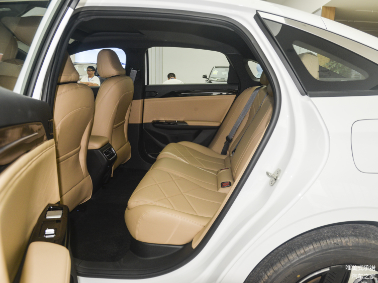 雪铁龙c4l和c4世嘉哪个值得入手,雪铁龙c4l对比帕萨特哪个好