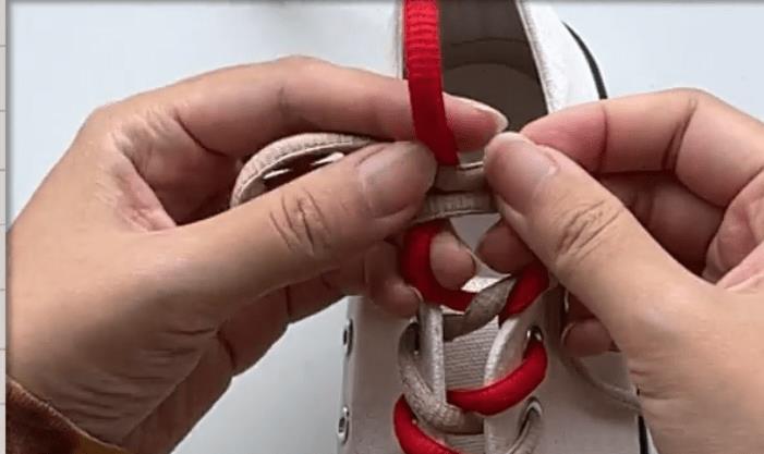 鞋带总散开是什么意思,鞋带总是散开应该怎样系