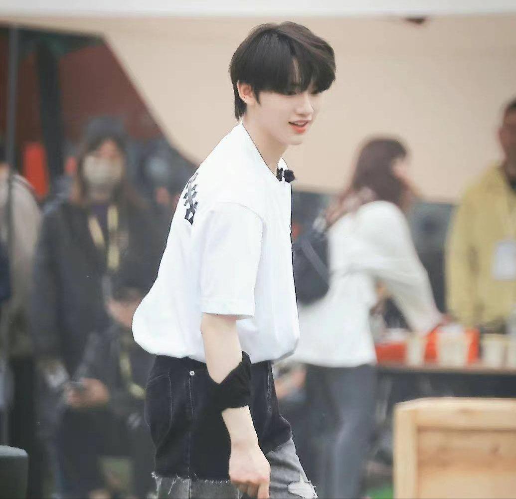 5月只过去9天,曝出9个瓜,离世、恋情、复合、破产,个个是大瓜