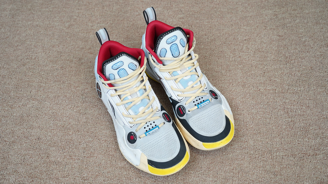 抓地力篮球鞋后卫,抓地力弹性好球鞋