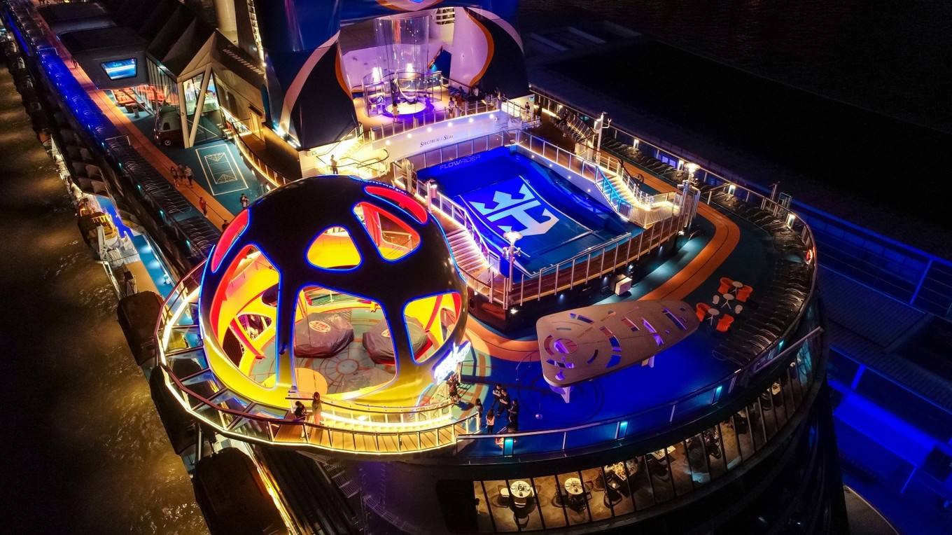 加勒比海洋奇迹号邮轮有多大,邮轮旅游皇家加勒比奇迹号