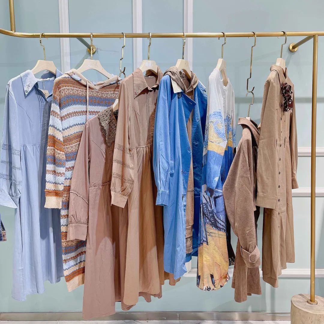 云上写生连衣裙新款,云上写生长袖蕾丝领连衣裙