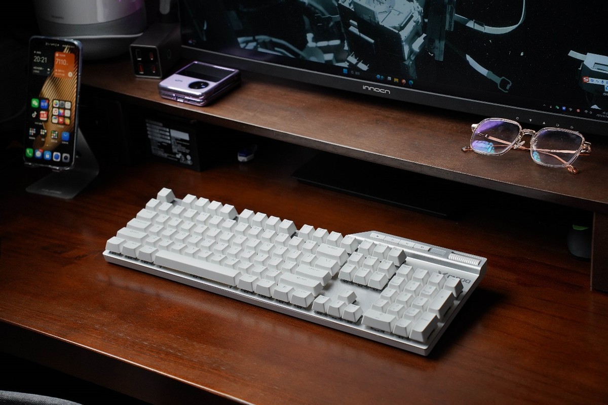 雷柏v700rgb机械键盘用什么轴,雷柏v700rgb合金版是热插拔吗