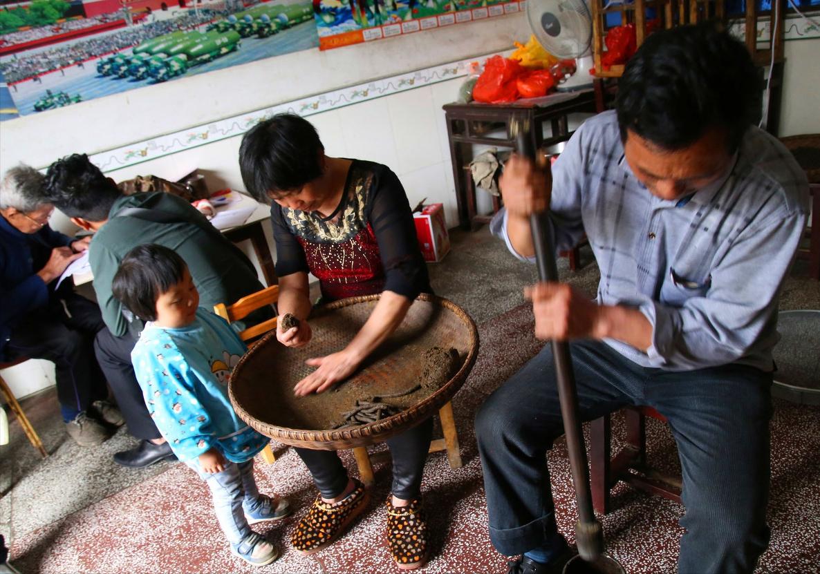 湖南老人建活人墓,湖南深山老人墓
