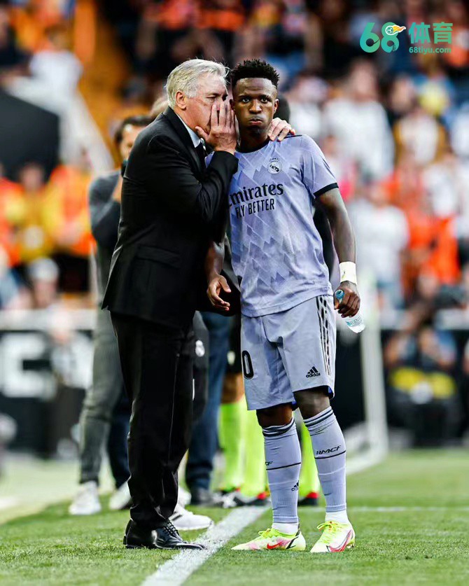 皇马输给瓦伦西亚，维尼修斯在红牌之前，面临“猴子”的口号