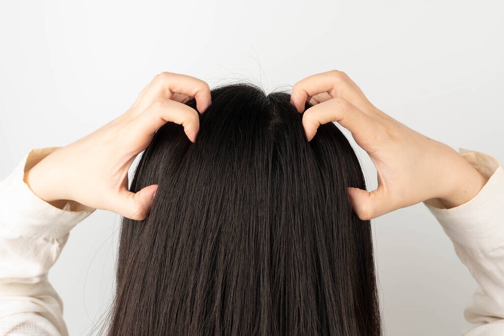 头皮上长红疙瘩脓包涂什么药膏,头皮和脸上起疙瘩有脓包怎么回事