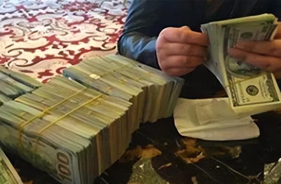 美国男子中彩票后买彩票又中奖,美国大叔买彩票中19亿巨奖