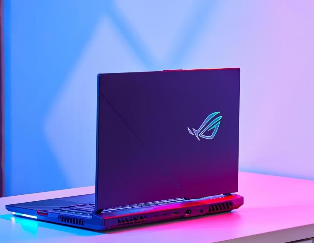 顶级游戏本rog和外星人谁更强,同等价位游戏本买rog还是外星人