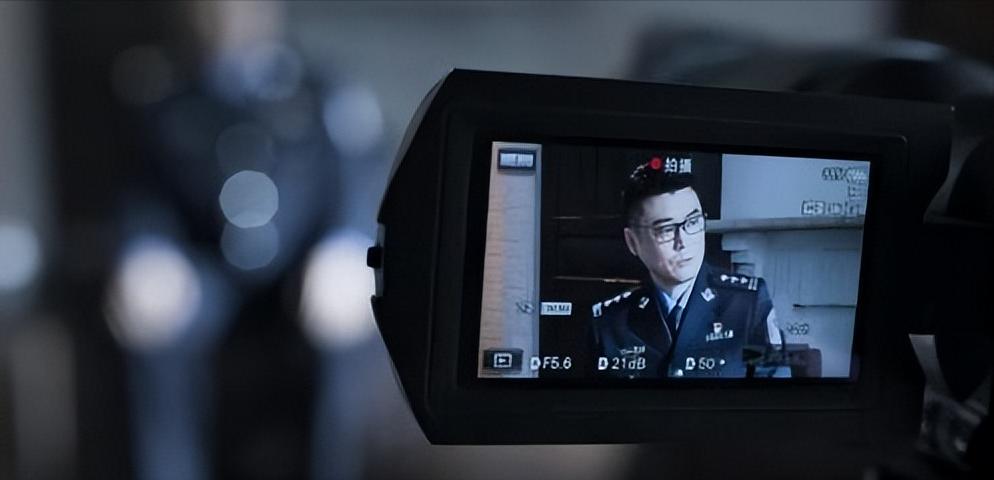 破冰行动李飞为什么开豪车,破冰行动李飞打电话给蔡永强解析