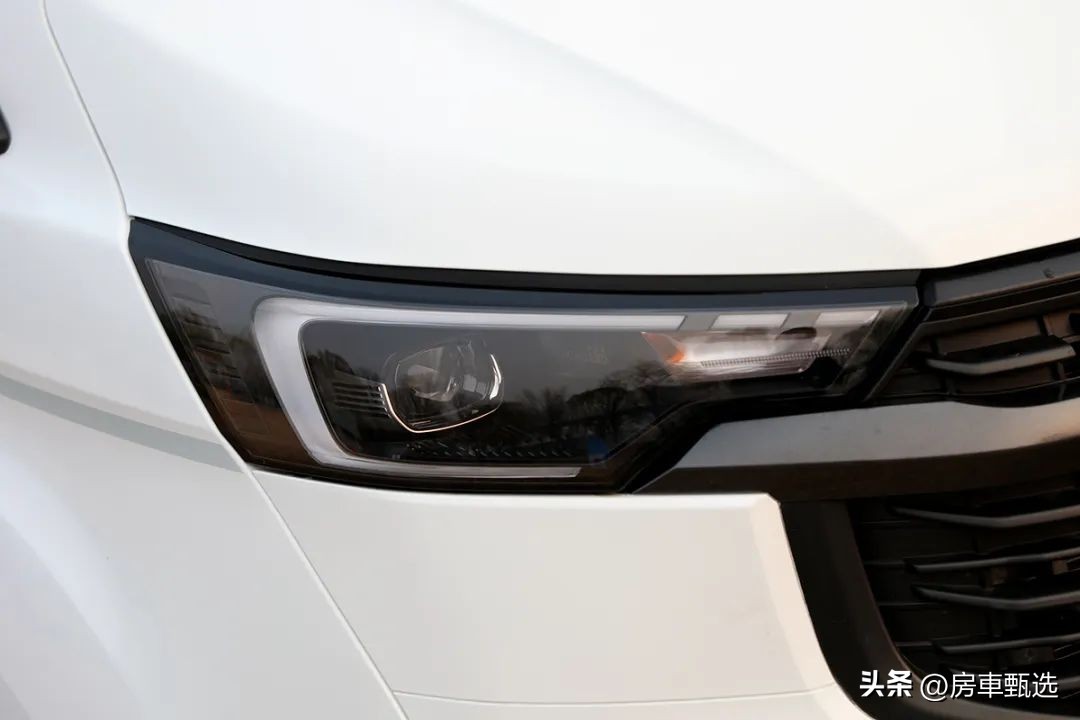 福特新全顺v362中轴低顶升顶房车,齐星全顺v362硬升顶房车