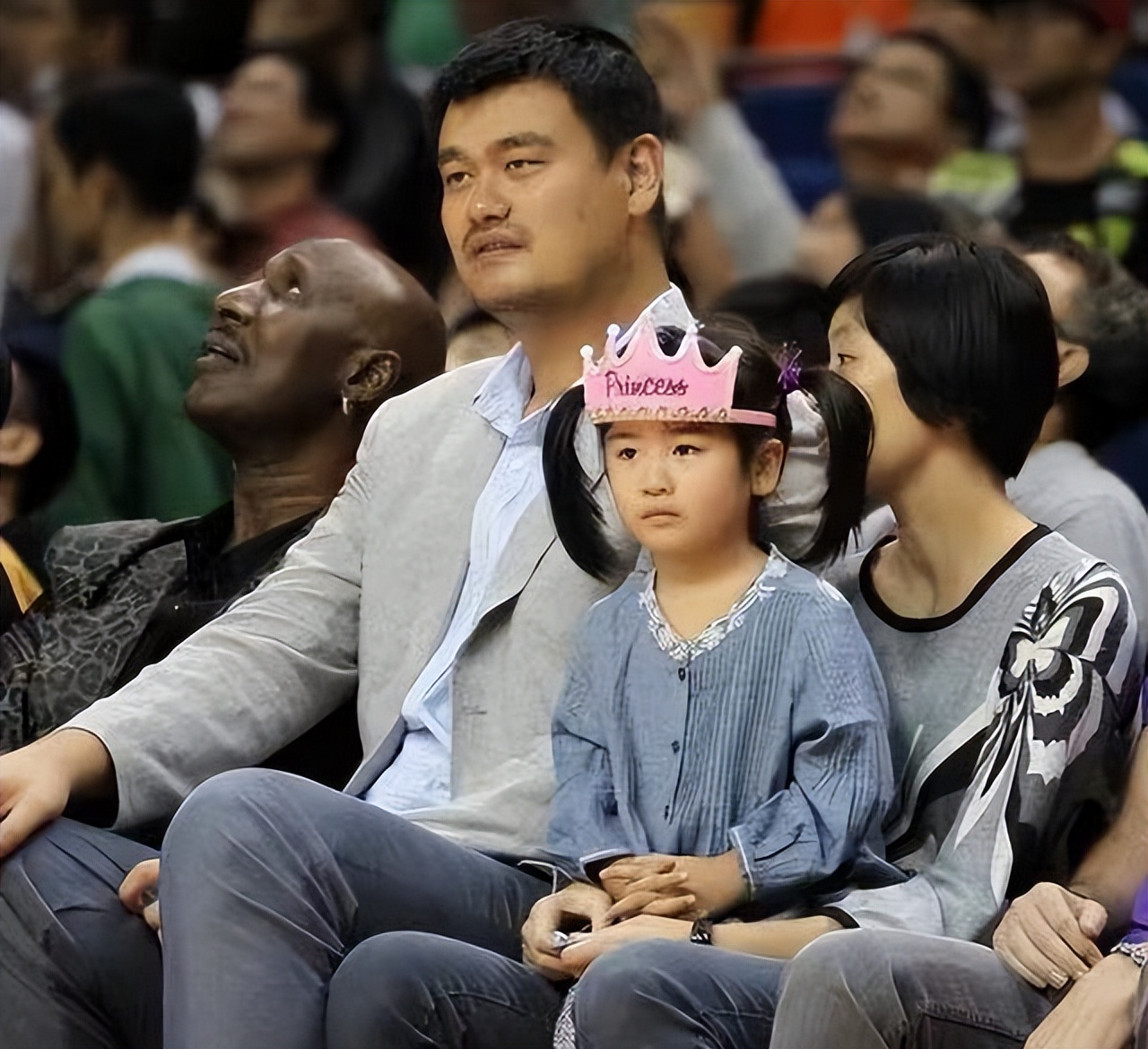 姚明一家三口罕见曝光,姚明一家有多高