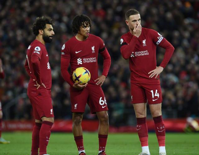 c罗重返皇家马德里比赛,足坛疯狂一夜