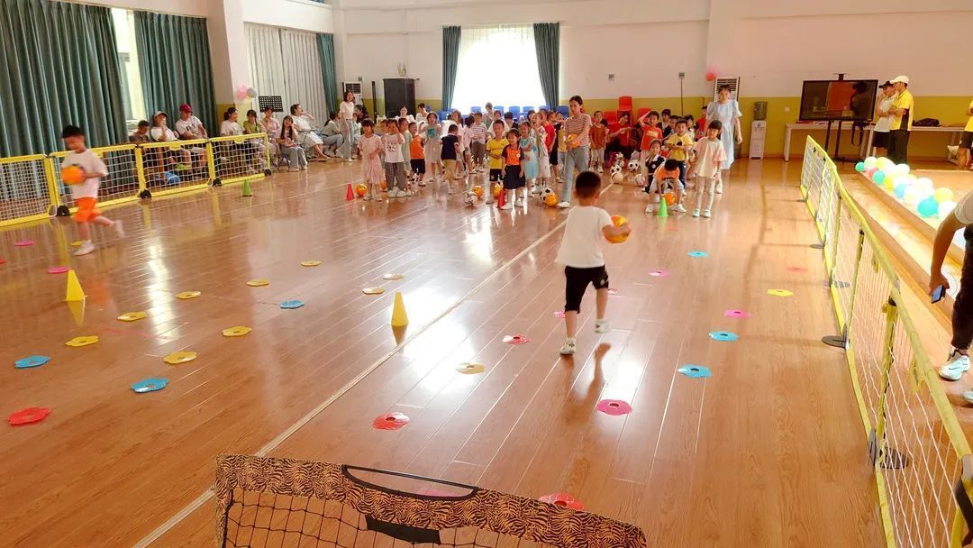 足球解决方案,足球应该怎么踢幼儿园的球