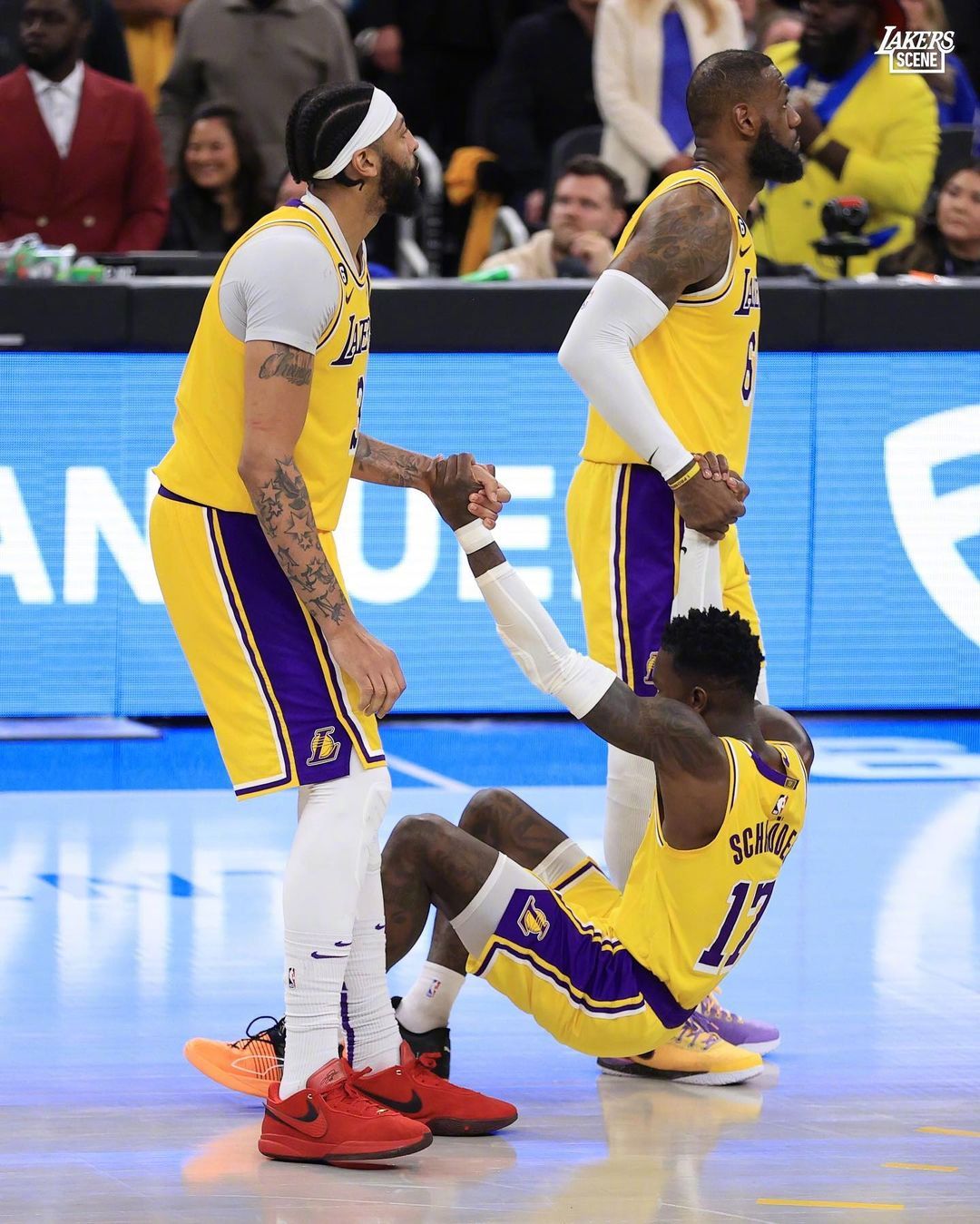 从持球大核变为3D球员!湖人逆袭该谢詹皇,连追梦都惊讶他的改变