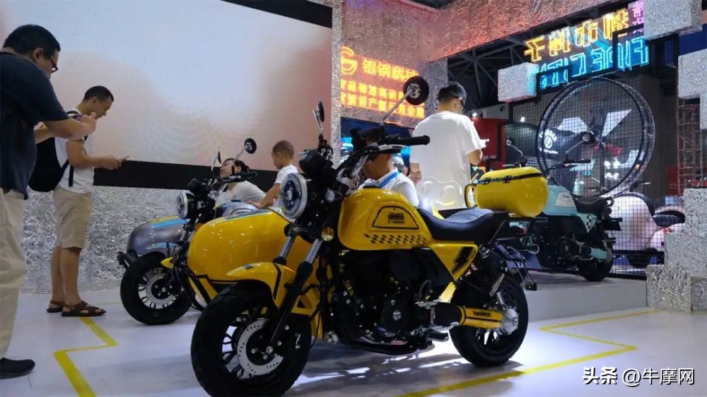 四缸仿赛双缸街车首亮相这届摩博会银钢有看头