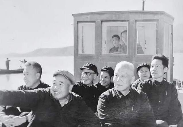 黄维被俘后视频,黄维被赦免后的生活