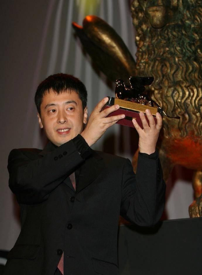 侵华日军*行暴**照片，女子为活命，脱衣服让日本人拍摄，*辱侮**致死