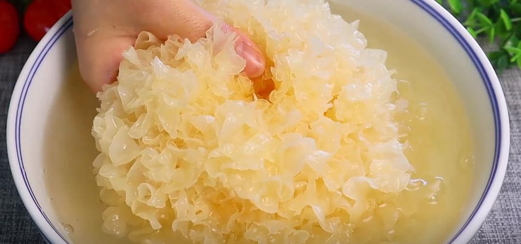 什么食物有胶原蛋白最多让脸饱满,吃什么样的胶原蛋白能让皮肤饱满