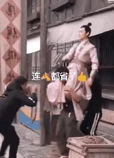 剧组为了省钱请大学生当群演,剧组节约成本演员不够跑龙套