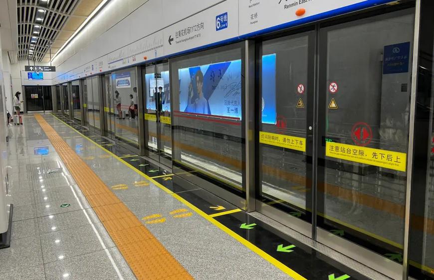 现在的年轻人是改电动轮椅了吗,现在年轻人流行坐电动轮椅上下班