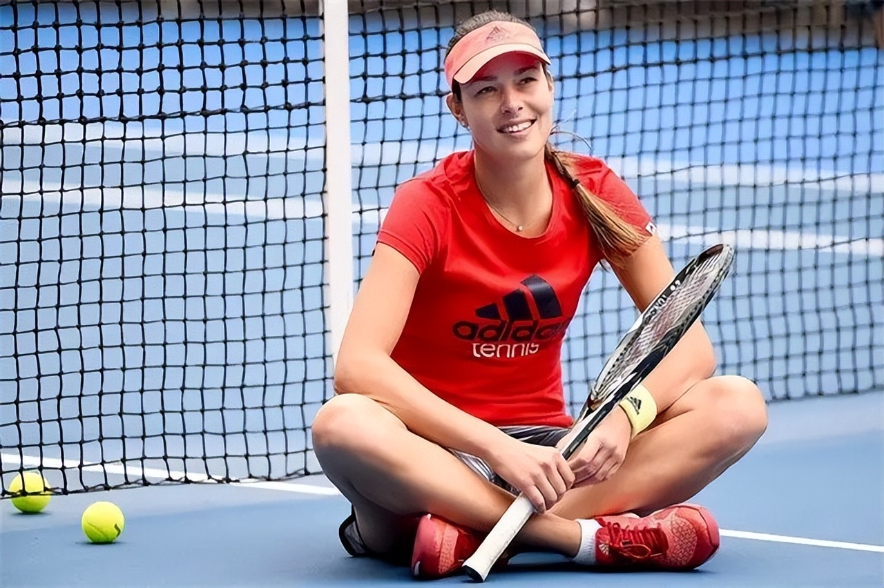 她曾被称为圈内第一美女,她曾是国内第一美女