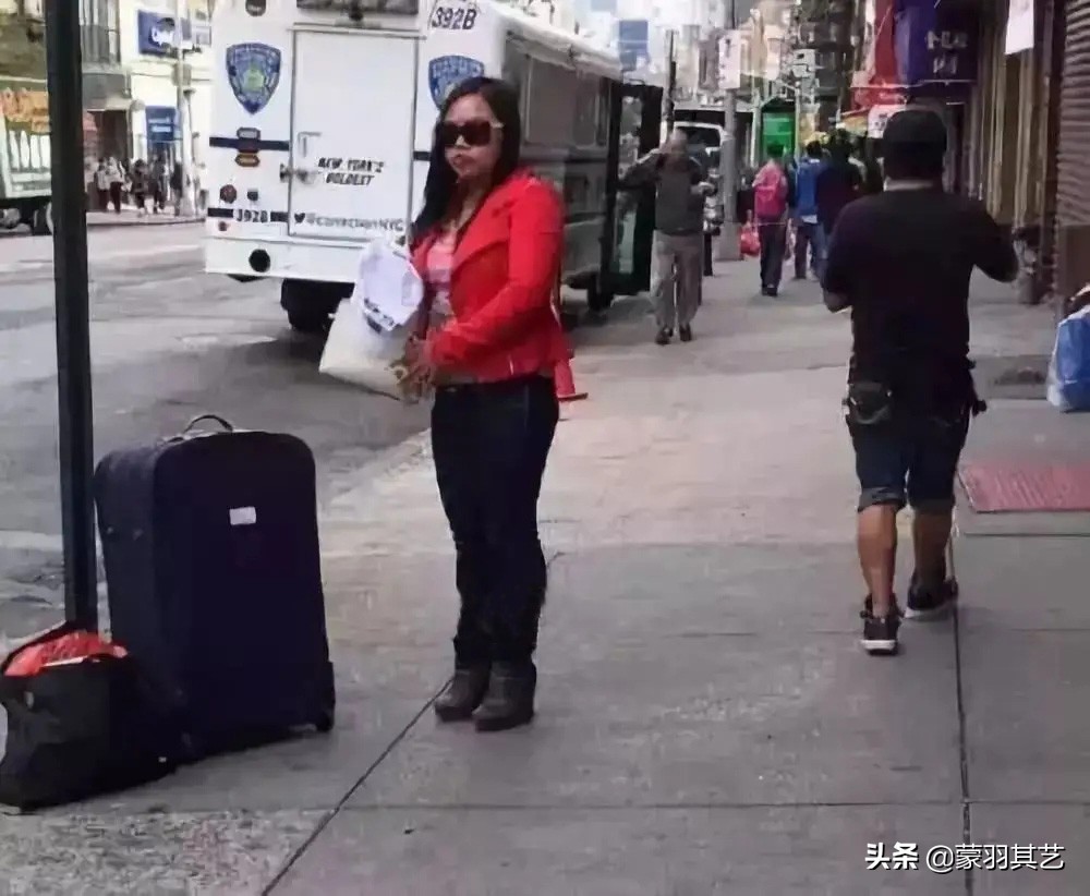 凤姐在美国修脚,为什么凤姐宁愿死在美国也不回国