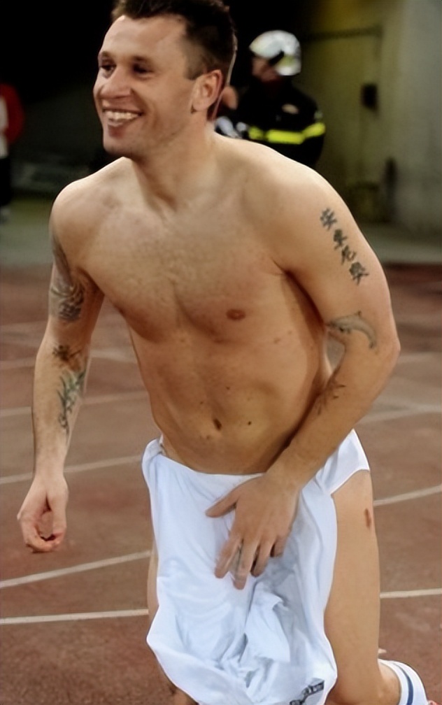 老外的奇葩纹身,老外纹身汉字