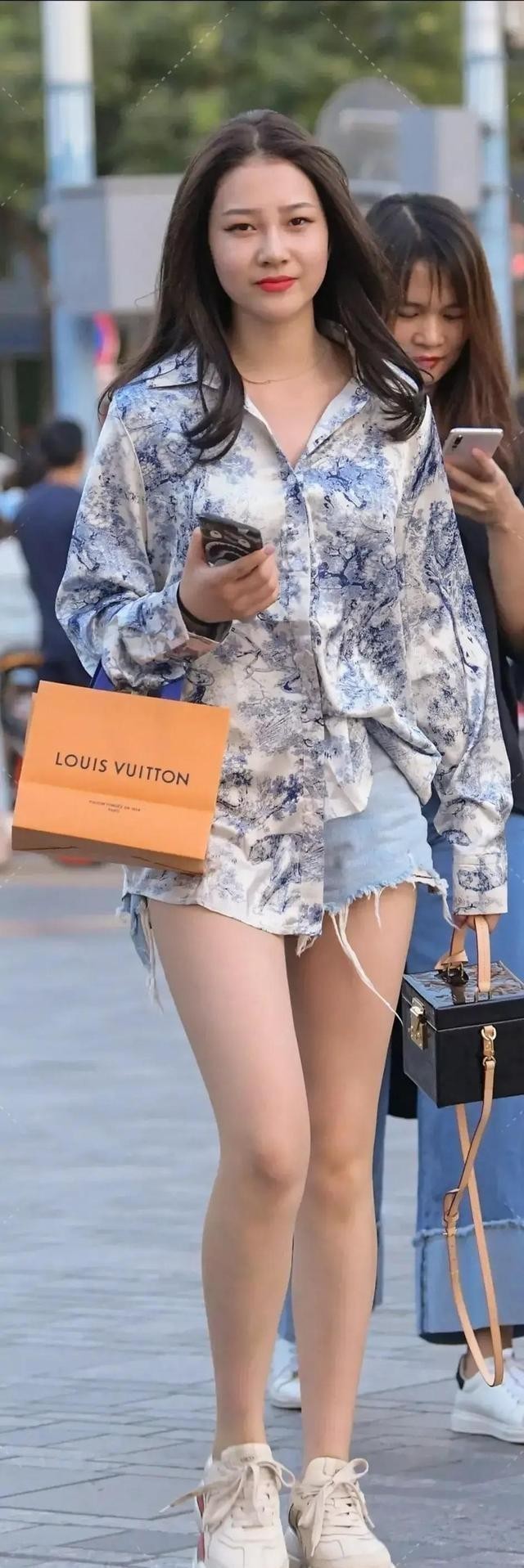 修饰腿型牛仔裤穿搭女,阔脚裤优雅大气高级感穿搭