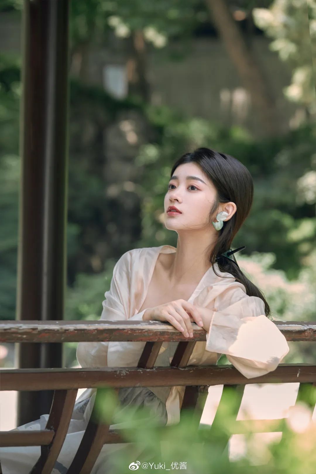 波浪卷发简单编发,人鱼微卷编发造型