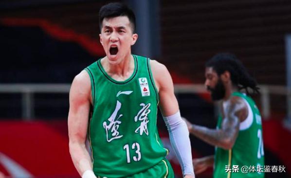 郭艾伦与女友,郭艾伦跟女友三亚游玩