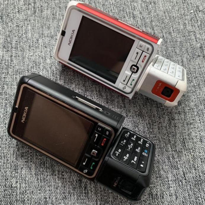 让我们回忆曾经用过的手机,你还记得你曾经用过的手机吗