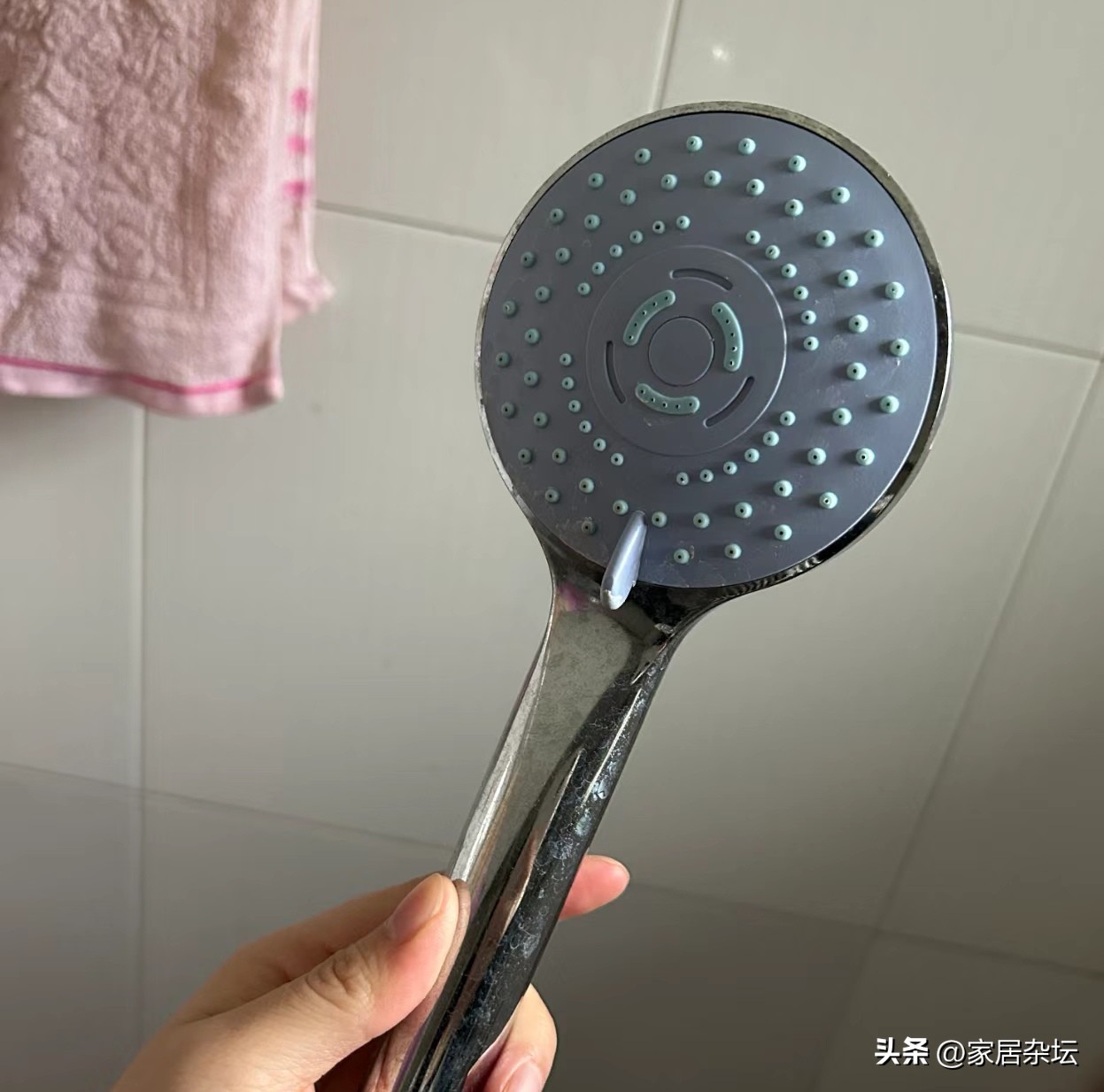 花洒用了三年还能换吗,入住一年的卫生间