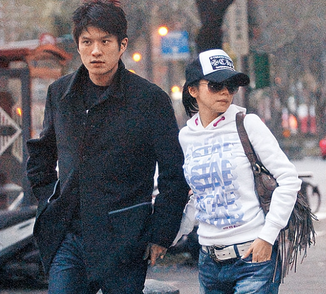 假装高贵、喜欢炫富、爱傍富豪，这些台湾女星活该没有好下场