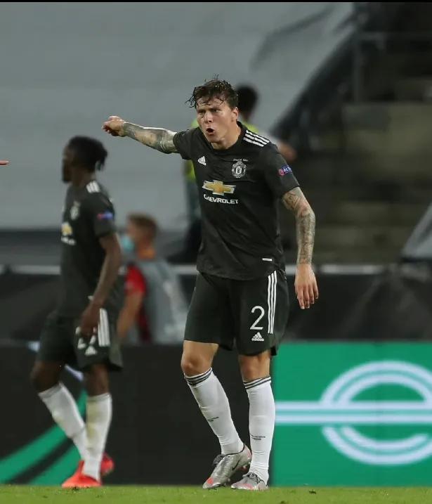 豪门转会：内维尔批C罗博格巴巴萨向蓝军推荐德容、美羊羊和德佩