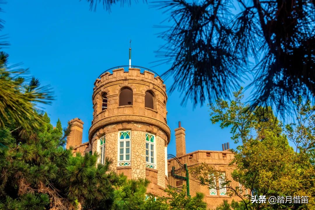 被誉为“东方瑞士”的青岛，有太多的海边浪漫