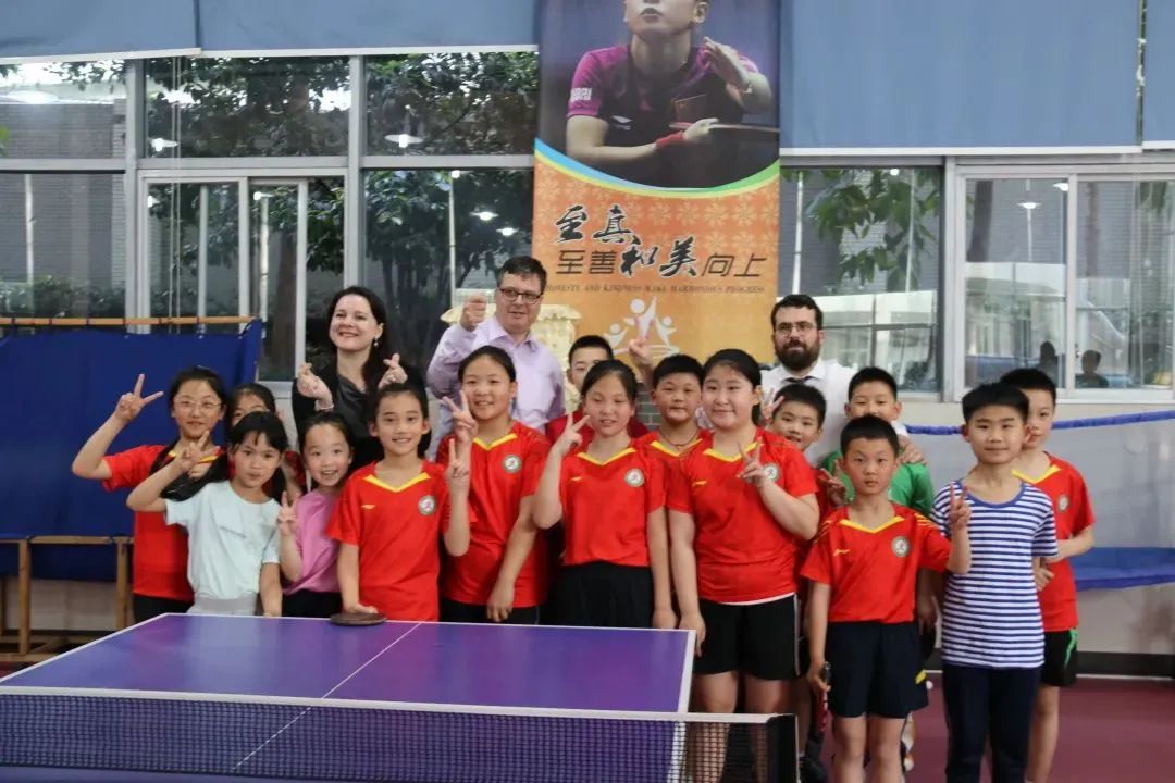 法国欧坦市市长一行来渝交流考察,法国欧坦市市长访问学校