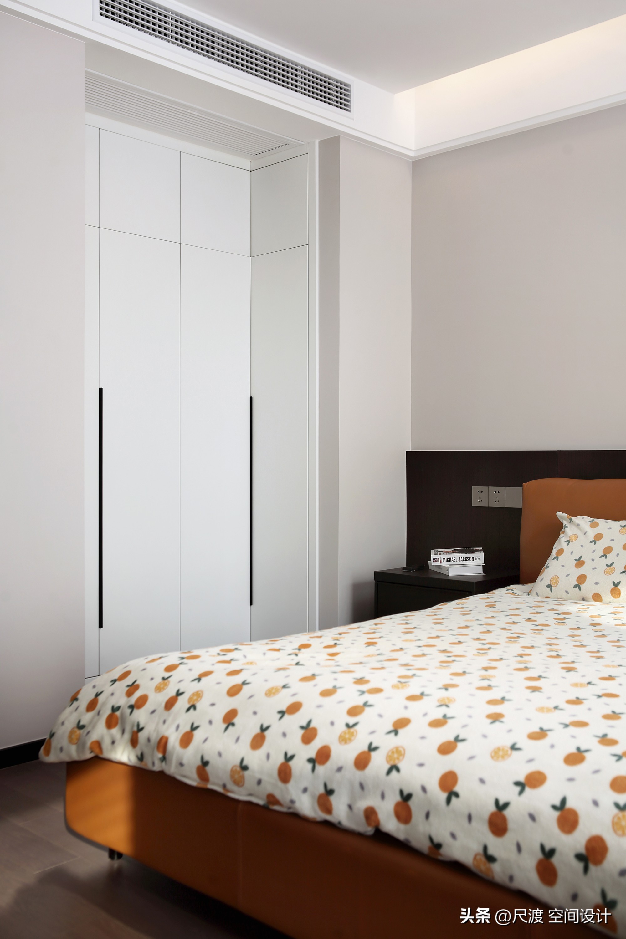 经典的黑白灰风格,高级耐看的极简黑白灰