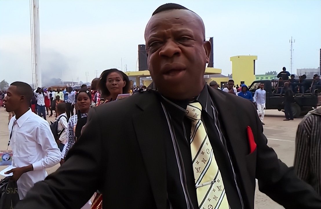 神奇的非洲饮料：柠檬水兑汽油卖100一瓶，天天被抢断货