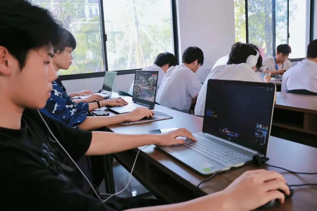 北大青鸟岳阳海纳软件学院女神节,岳阳北大青鸟海纳实训52班