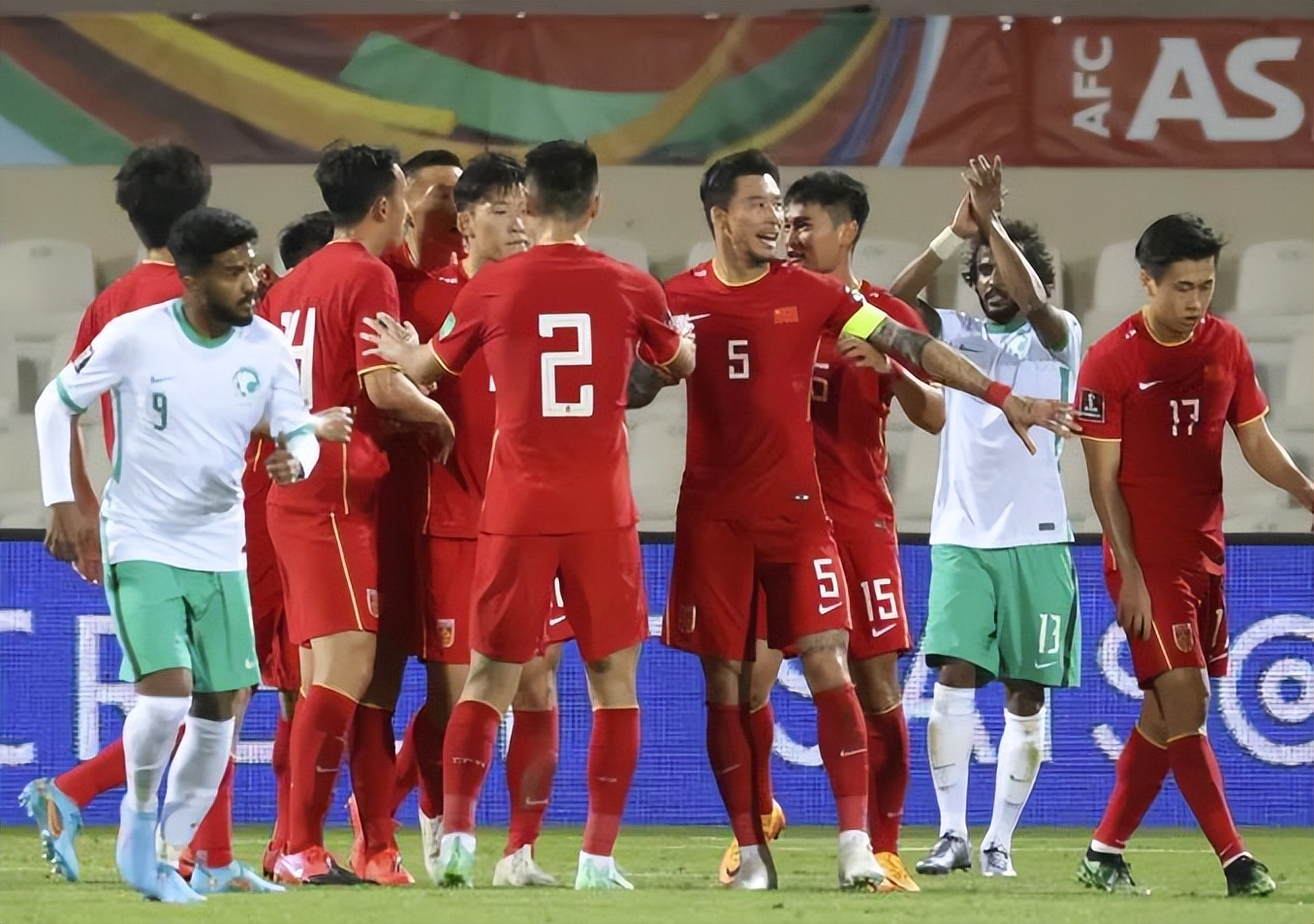 中国男足点球5比4谁赢了,中国男足0比3不敌澳大利亚出线