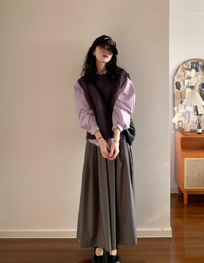 时尚潮流百搭垂感面料阔腿裤穿搭,蓝衬衣配藏蓝色阔腿裤慵懒风