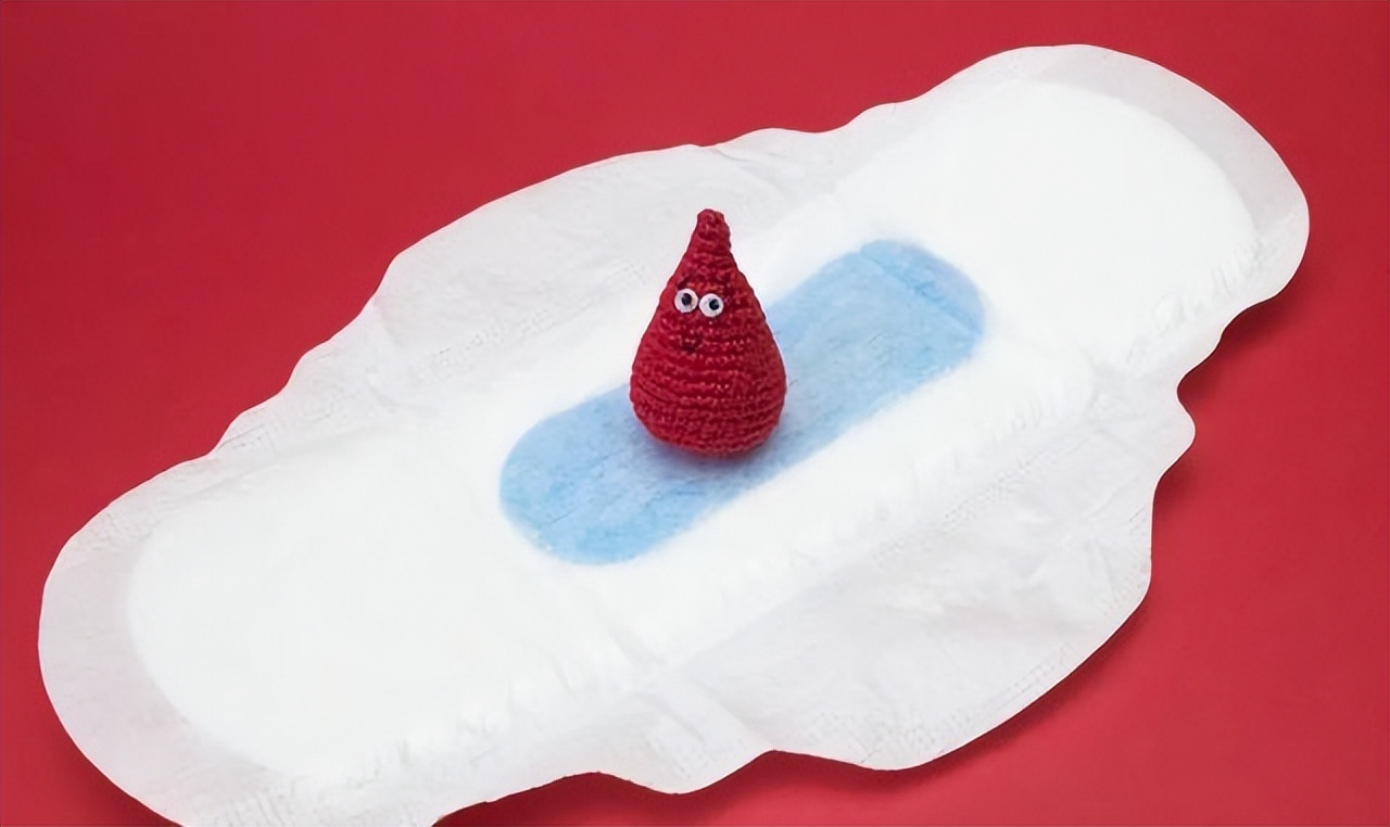 女生来月经流出的血块是什么,来例假流出一大坨血块