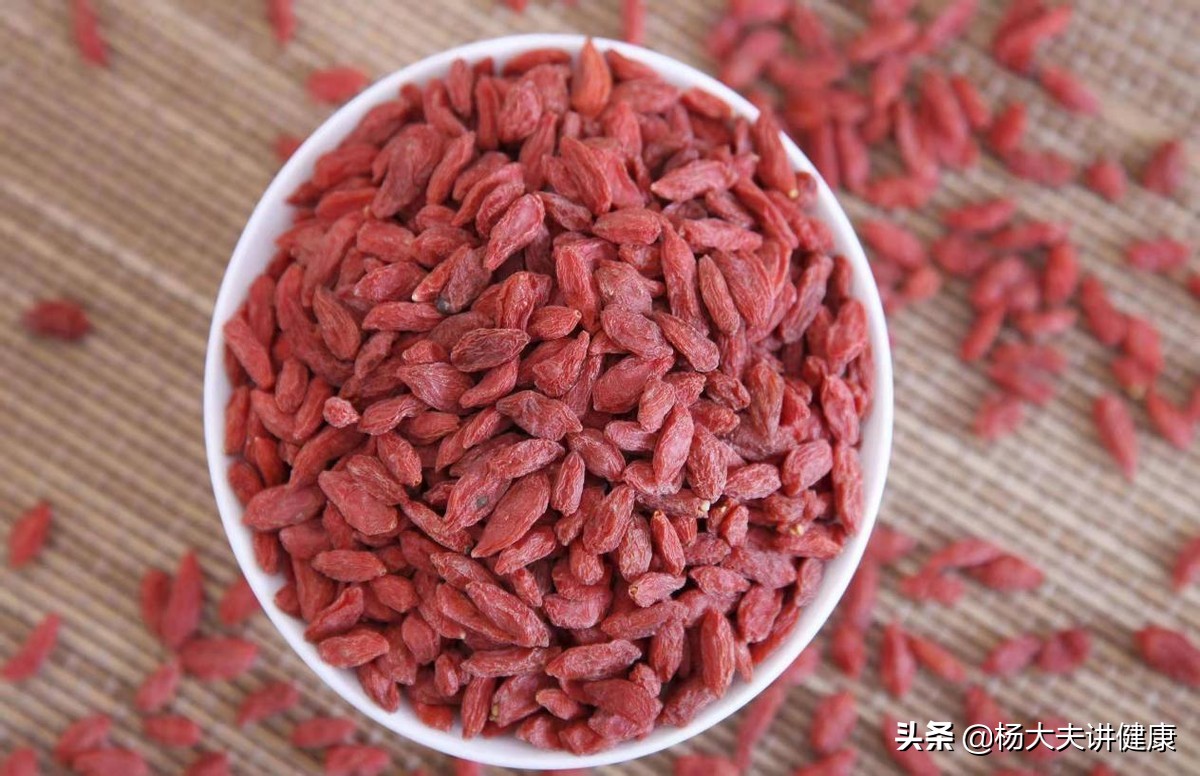 吃枸杞有什么好处和功效,吃枸杞有什么好处呢