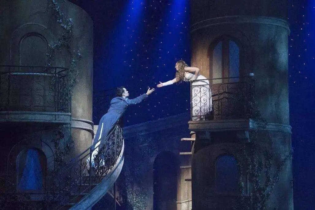 莎士比亚的罗密欧与朱丽叶的故事,罗密欧与朱丽叶是莎士比亚的传奇