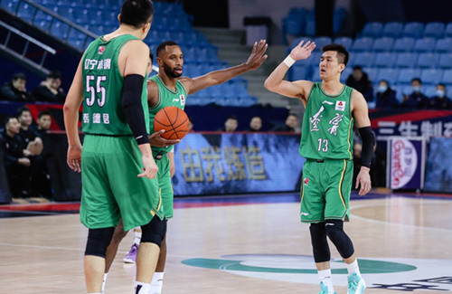 杨鸣说郭艾伦拒绝为辽篮出战,郭艾伦关键2+1杨鸣呐喊