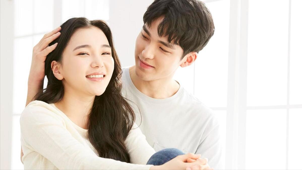 男性后背有一块发黑是怎么回事,中年男性脸色暗沉发黑什么原因